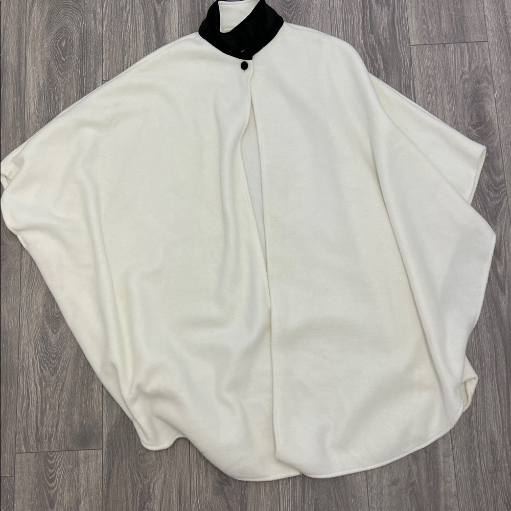 Amanda Smith Long Fleece Cape Size: One Size